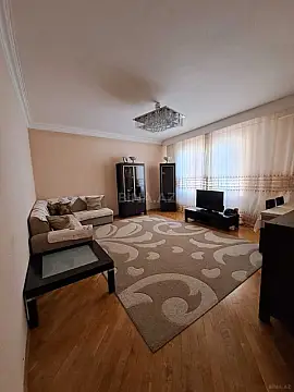 Satılır 3 otaqlı mənzil 135 m²