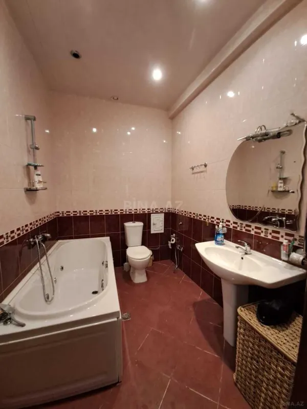 Satılır 3 otaqlı mənzil 135 m²
