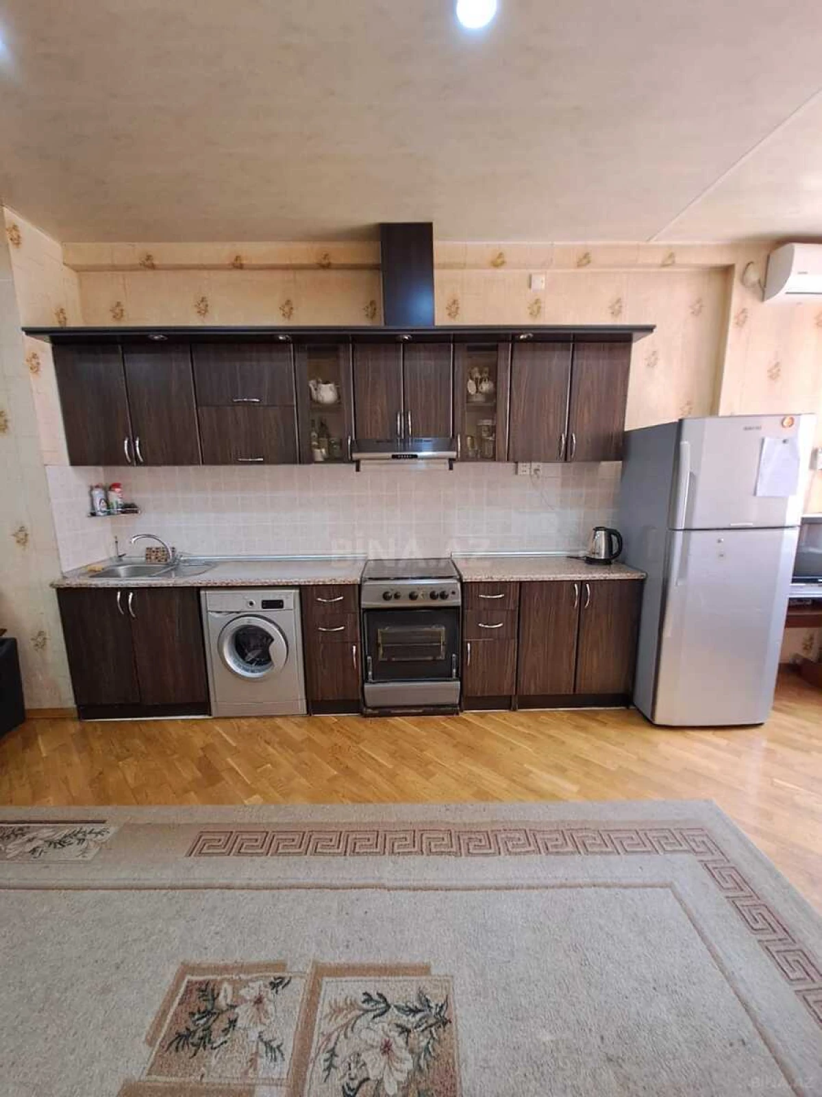 Satılır 3 otaqlı mənzil 135 m²