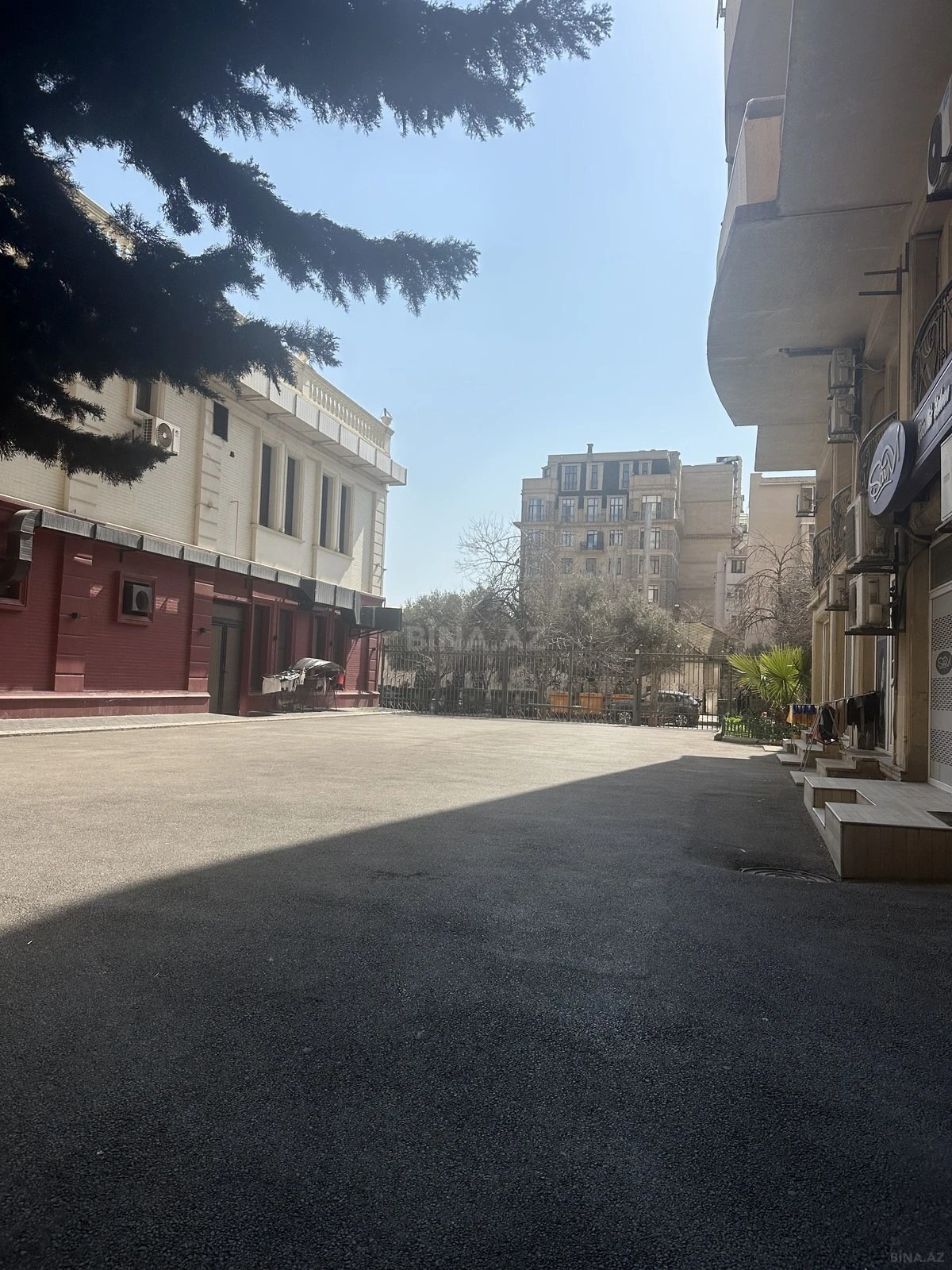 Satılır 3 otaqlı mənzil 135 m²