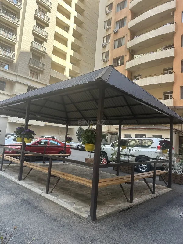 Satılır 3 otaqlı mənzil 135 m²