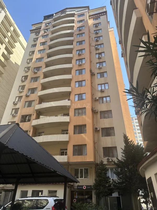 Satılır 3 otaqlı mənzil 135 m²