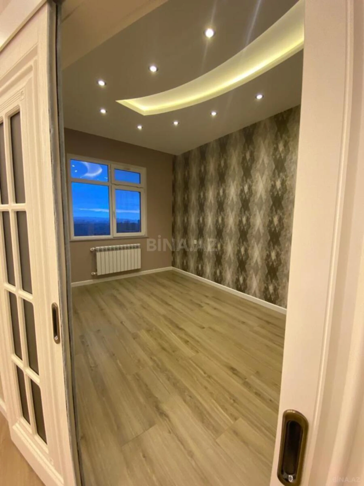 Satılır 4 otaqlı mənzil 95 m²