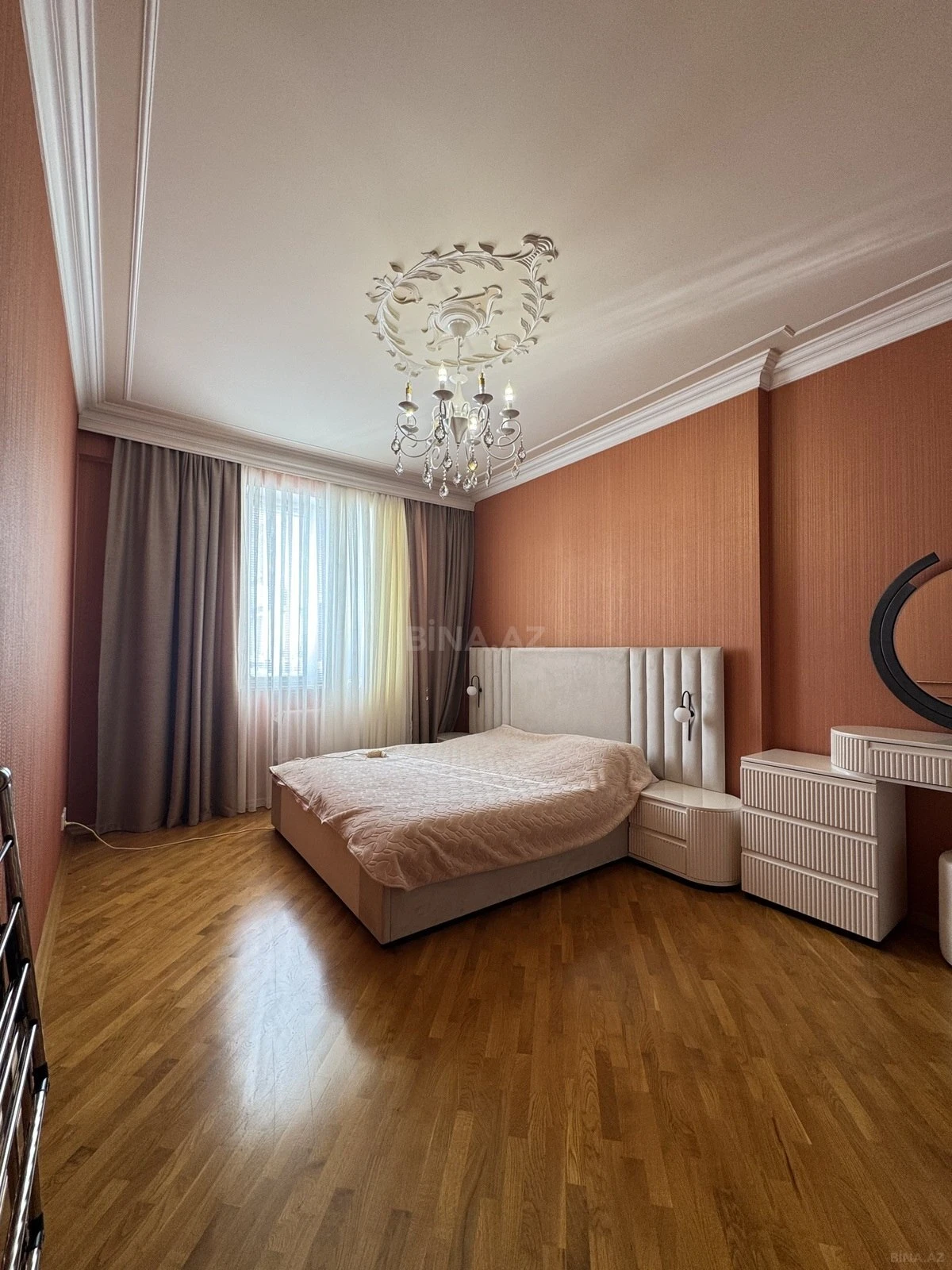 Satılır 4 otaqlı mənzil 168 m²