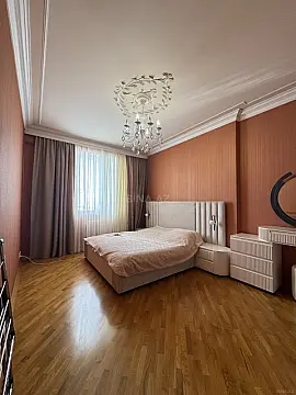 Satılır 4 otaqlı mənzil 168 m²