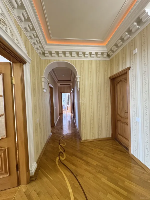 Satılır 4 otaqlı mənzil 168 m²