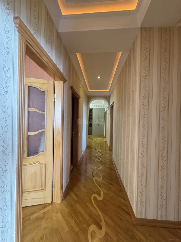 Satılır 4 otaqlı mənzil 168 m²