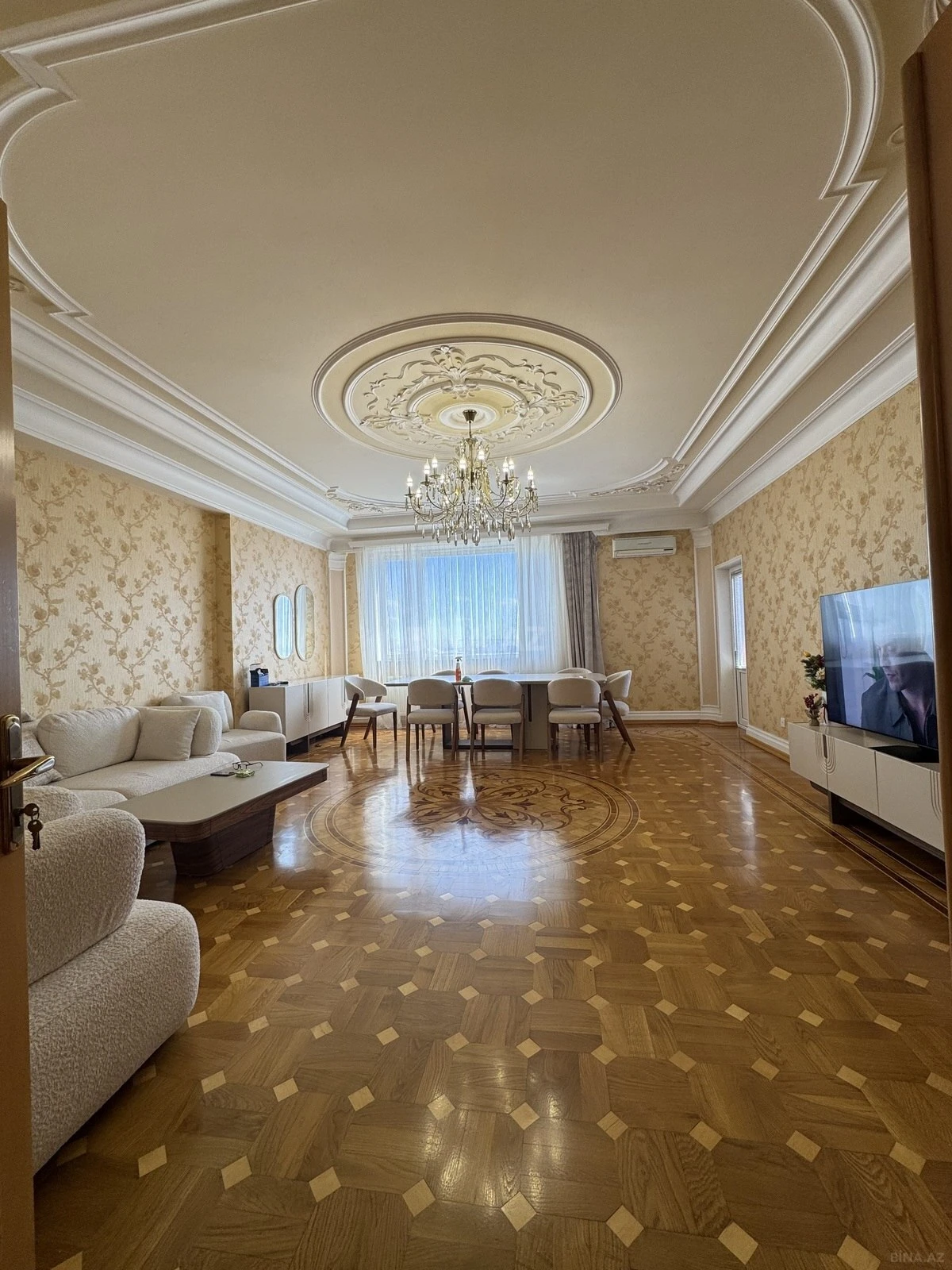 Satılır 4 otaqlı mənzil 168 m²