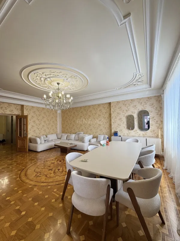 Satılır 4 otaqlı mənzil 168 m²