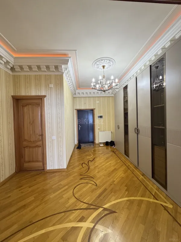 Satılır 4 otaqlı mənzil 168 m²