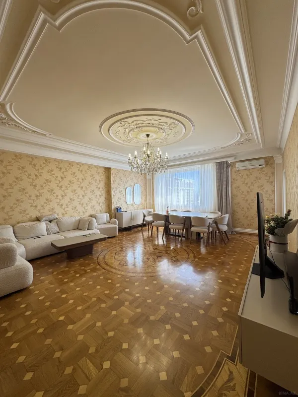 Satılır 4 otaqlı mənzil 168 m²