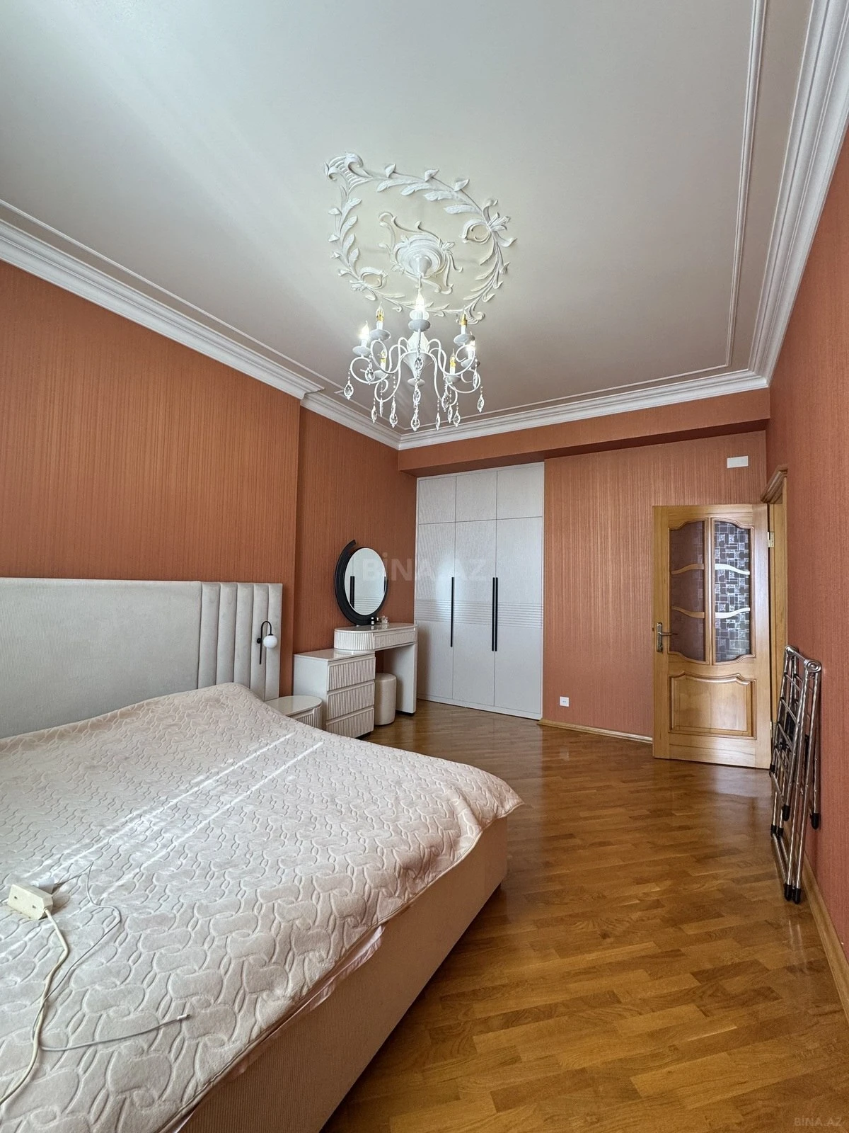 Satılır 4 otaqlı mənzil 168 m²