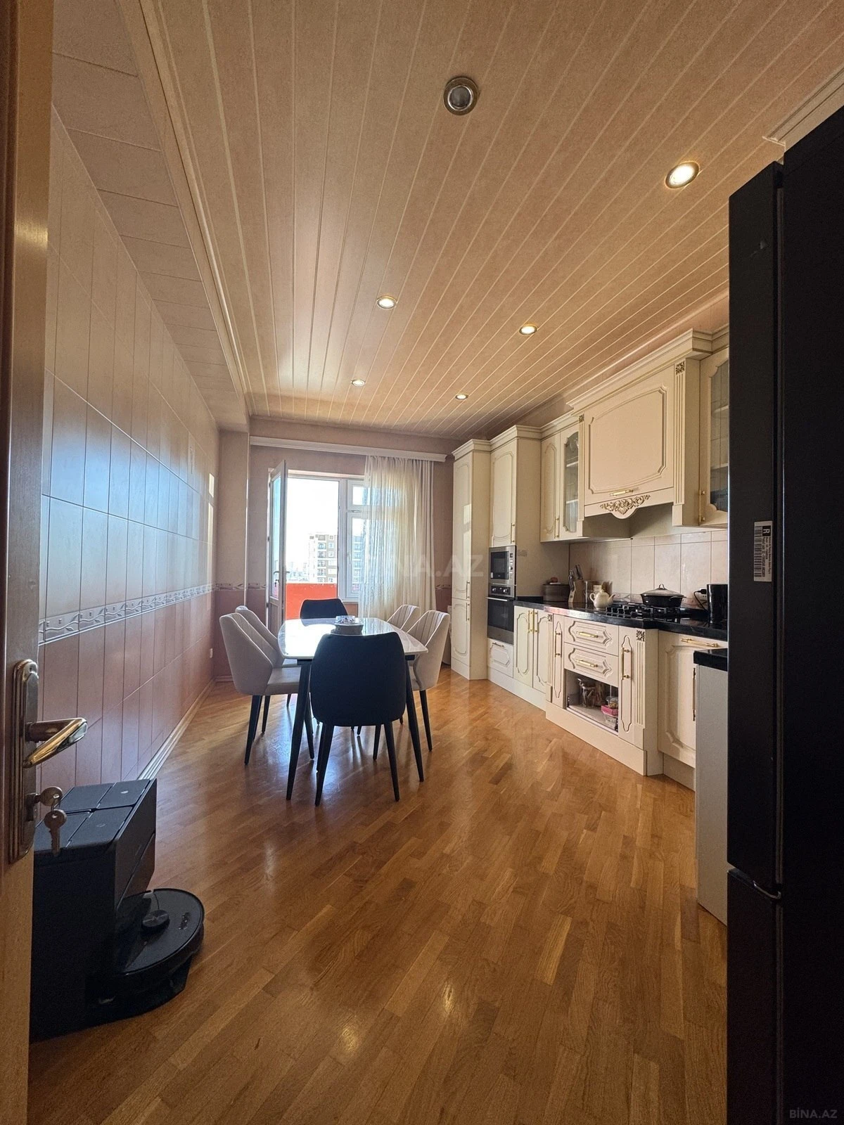 Satılır 4 otaqlı mənzil 168 m²