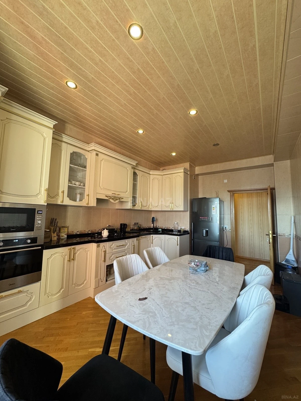 Satılır 4 otaqlı mənzil 168 m²