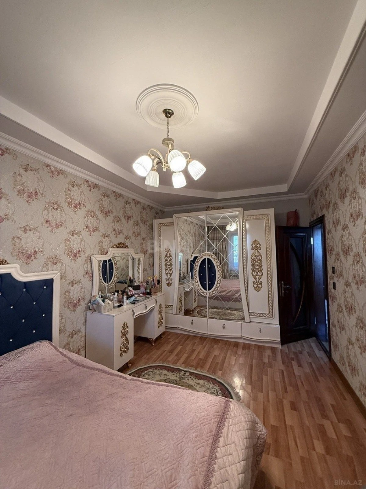 Satılır 4 otaqlı mənzil 100 m²