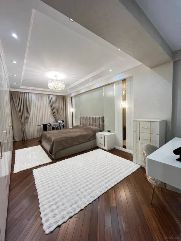 Satılır 4 otaqlı mənzil 200 m²