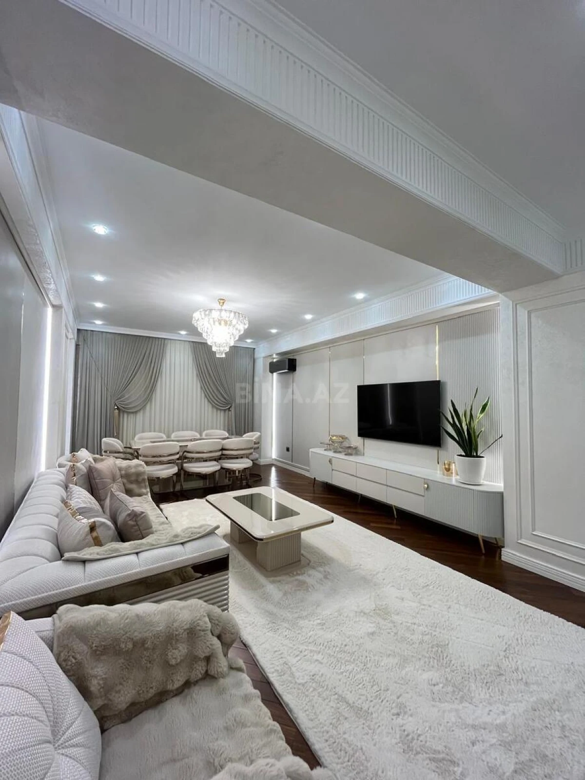 Satılır 4 otaqlı mənzil 200 m²