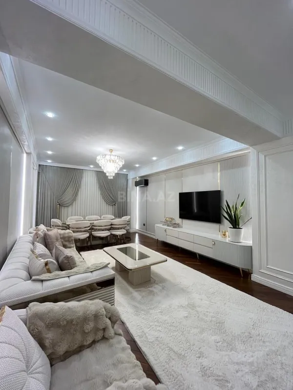 Satılır 4 otaqlı mənzil 200 m²