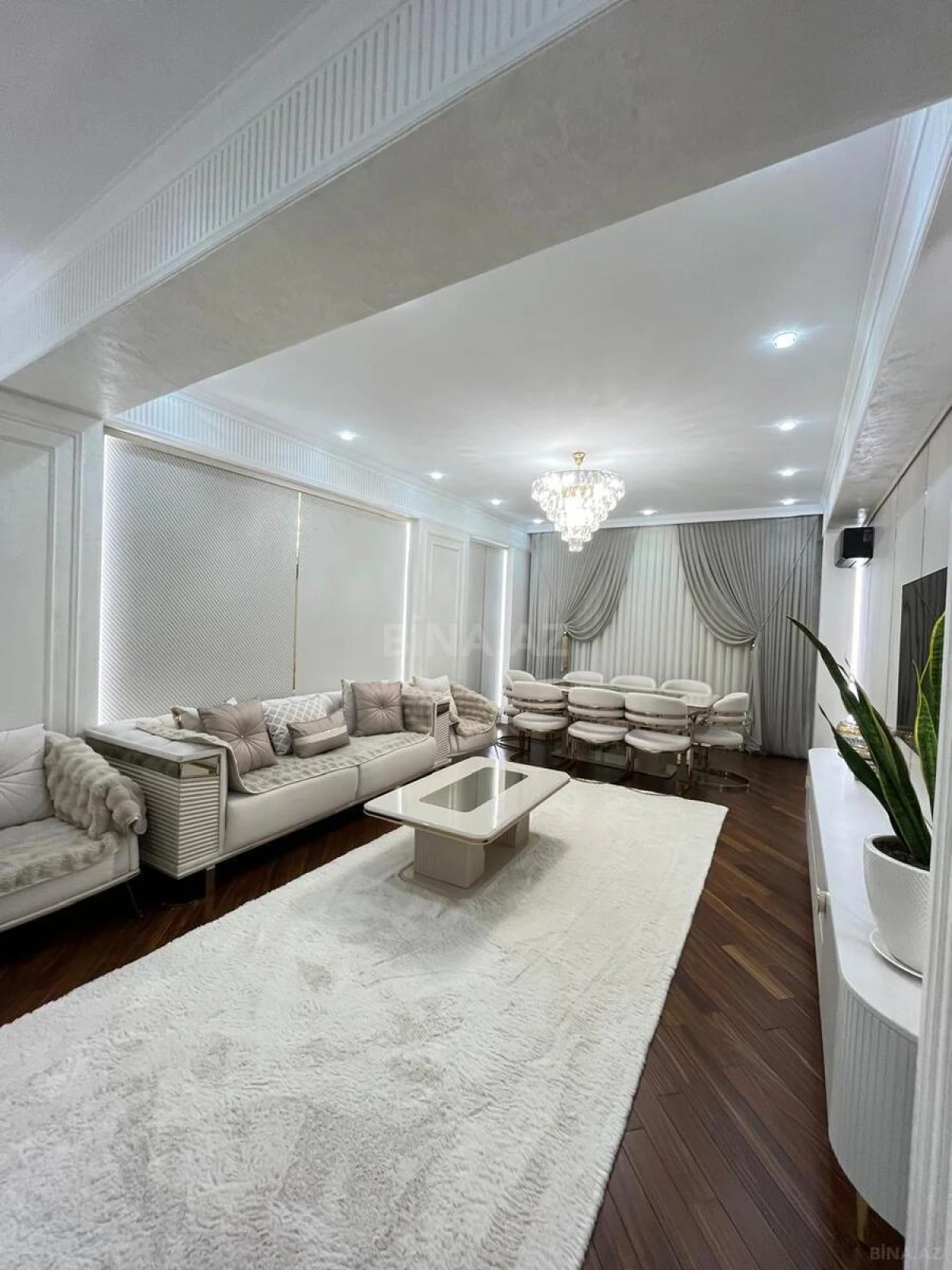 Satılır 4 otaqlı mənzil 200 m²