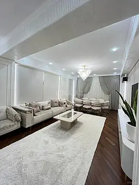 Satılır 4 otaqlı mənzil 200 m²