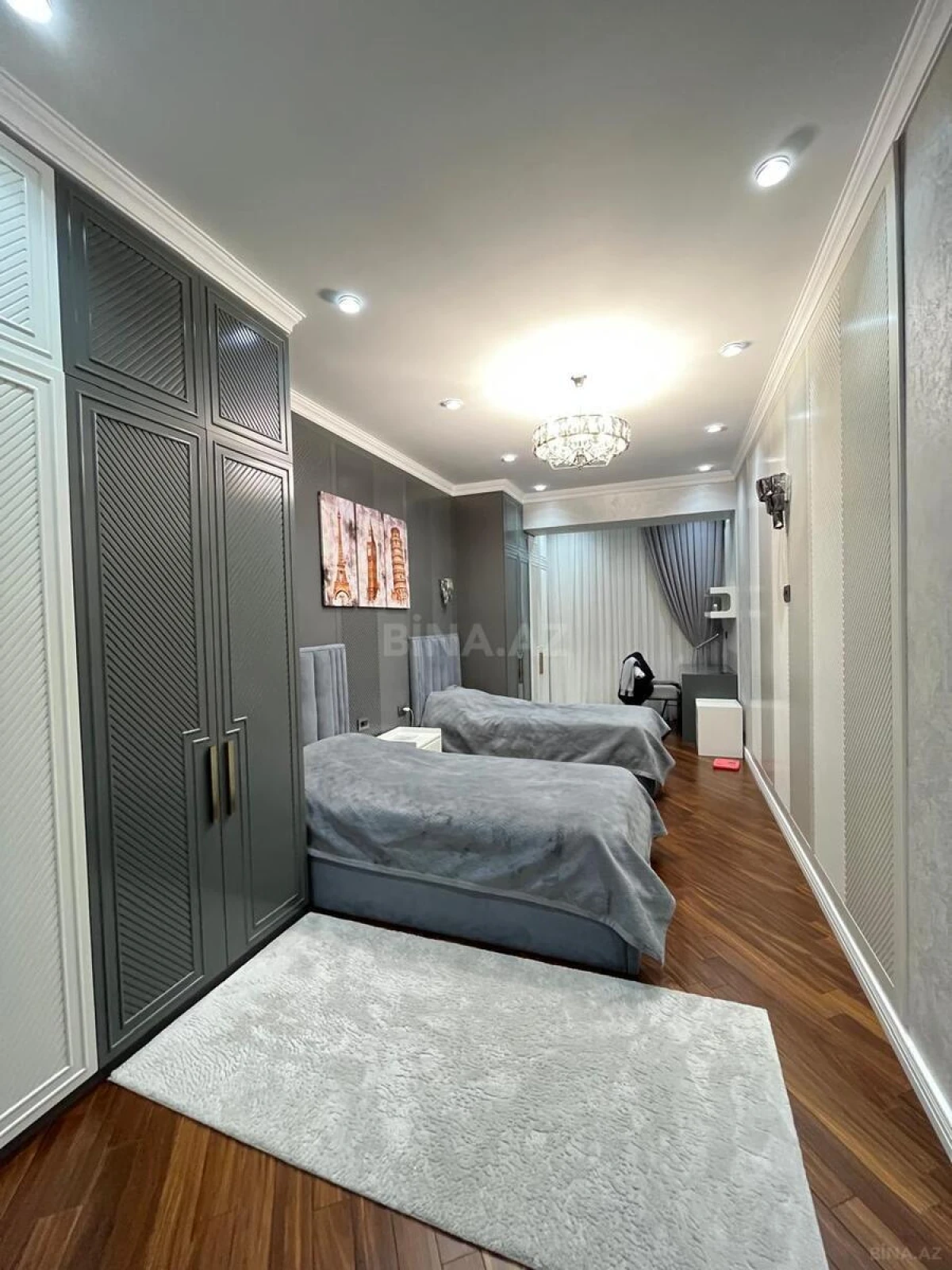 Satılır 4 otaqlı mənzil 200 m²