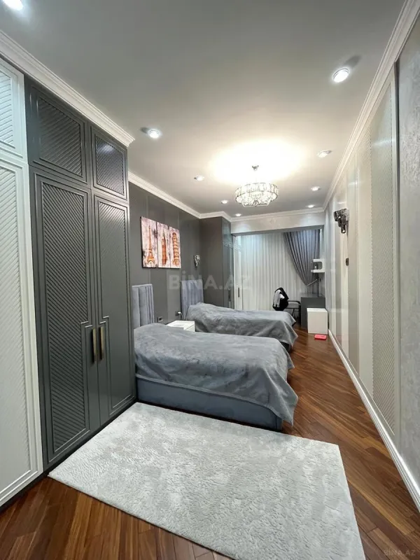 Satılır 4 otaqlı mənzil 200 m²