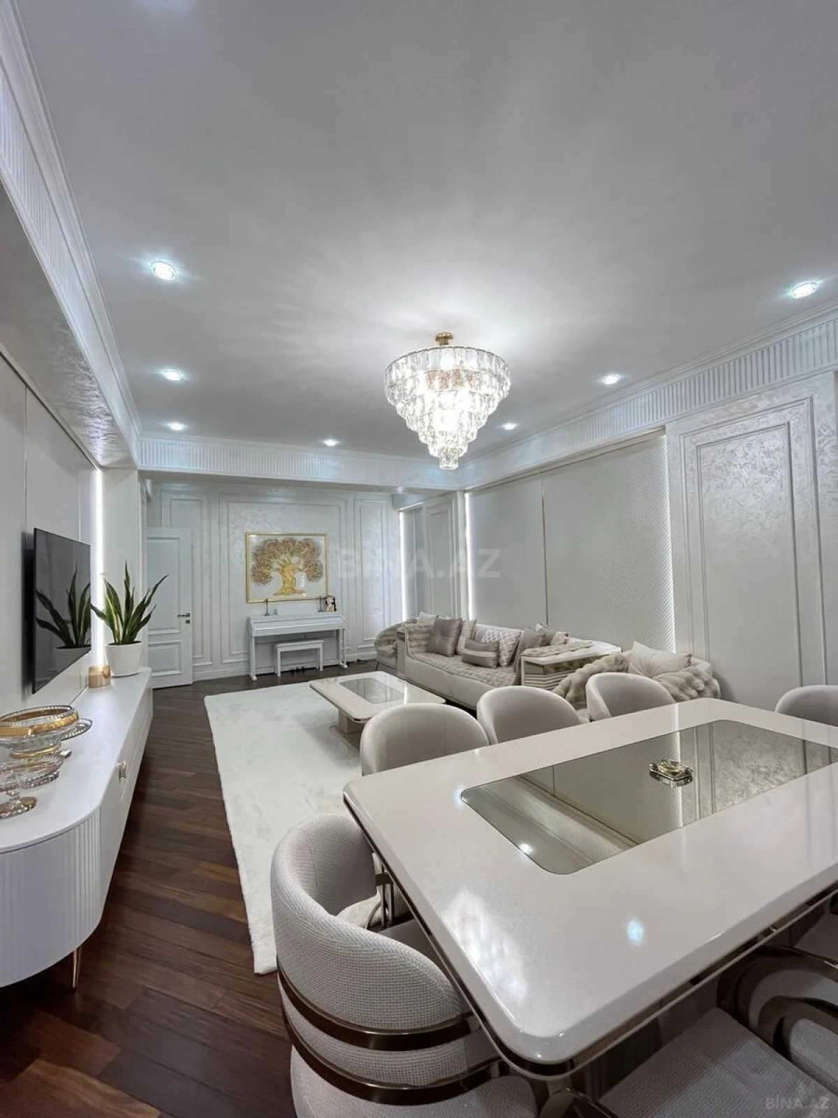Satılır 4 otaqlı mənzil 200 m²