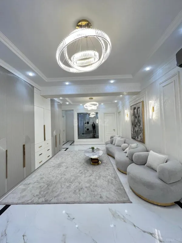 Satılır 4 otaqlı mənzil 200 m²