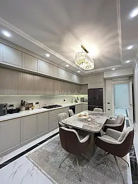 Satılır 4 otaqlı mənzil 200 m²