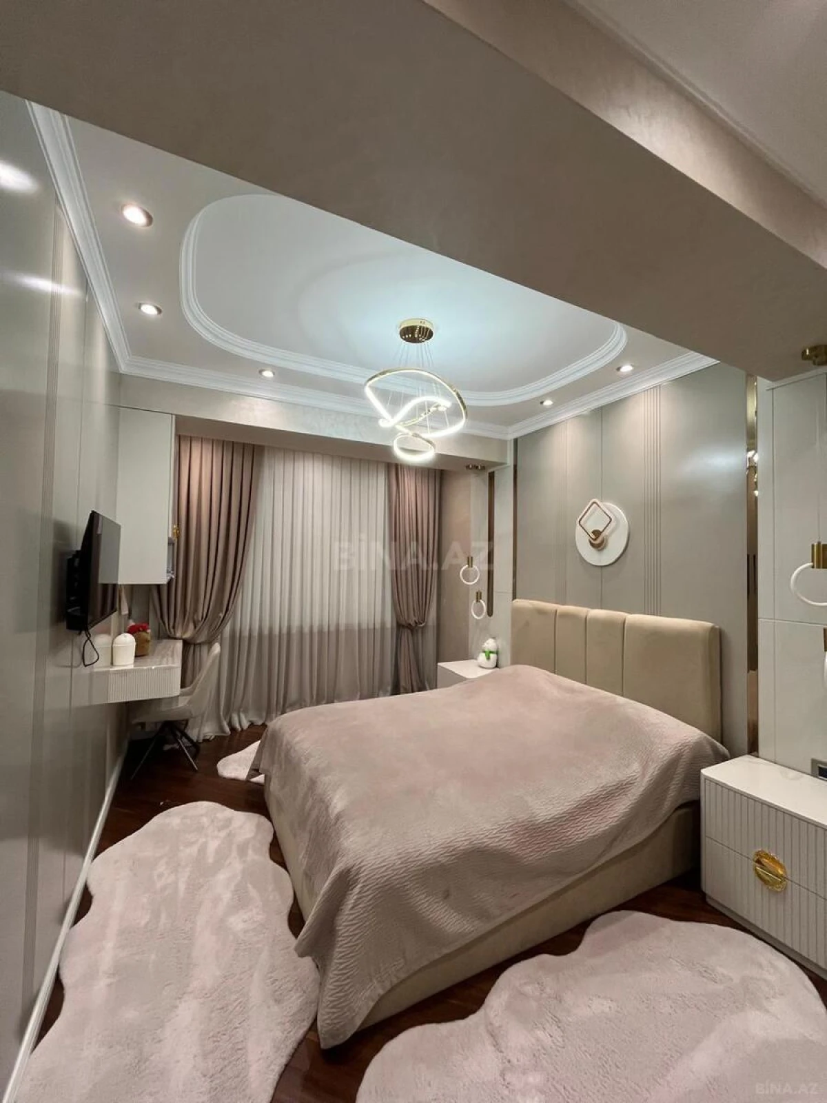 Satılır 4 otaqlı mənzil 200 m²