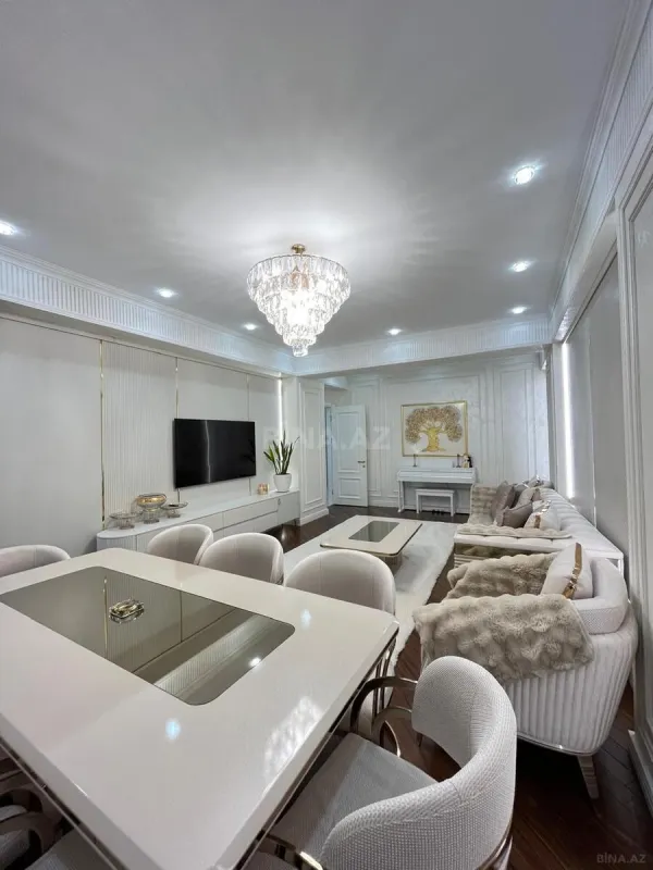 Satılır 4 otaqlı mənzil 200 m²