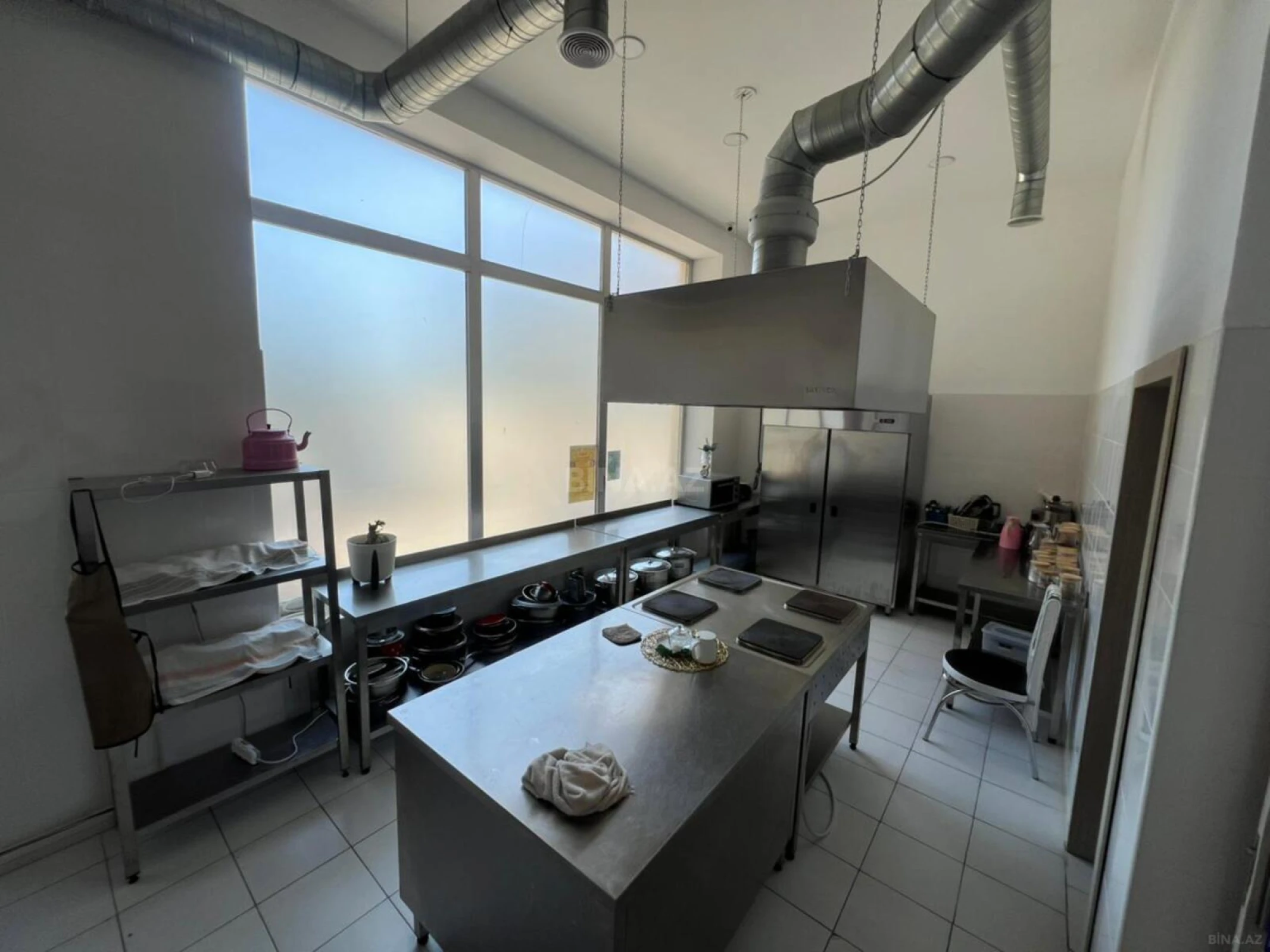 Satılır obyekt 850 m²