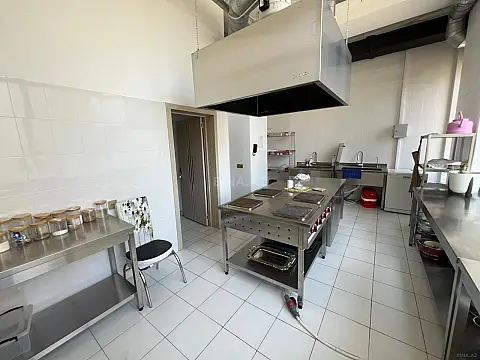 Satılır obyekt 850 m²