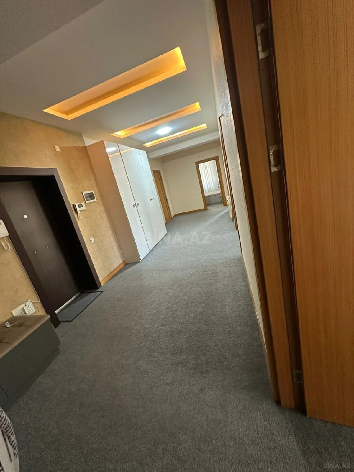 Kirayə verilir 3 otaqlı mənzil 131 m²