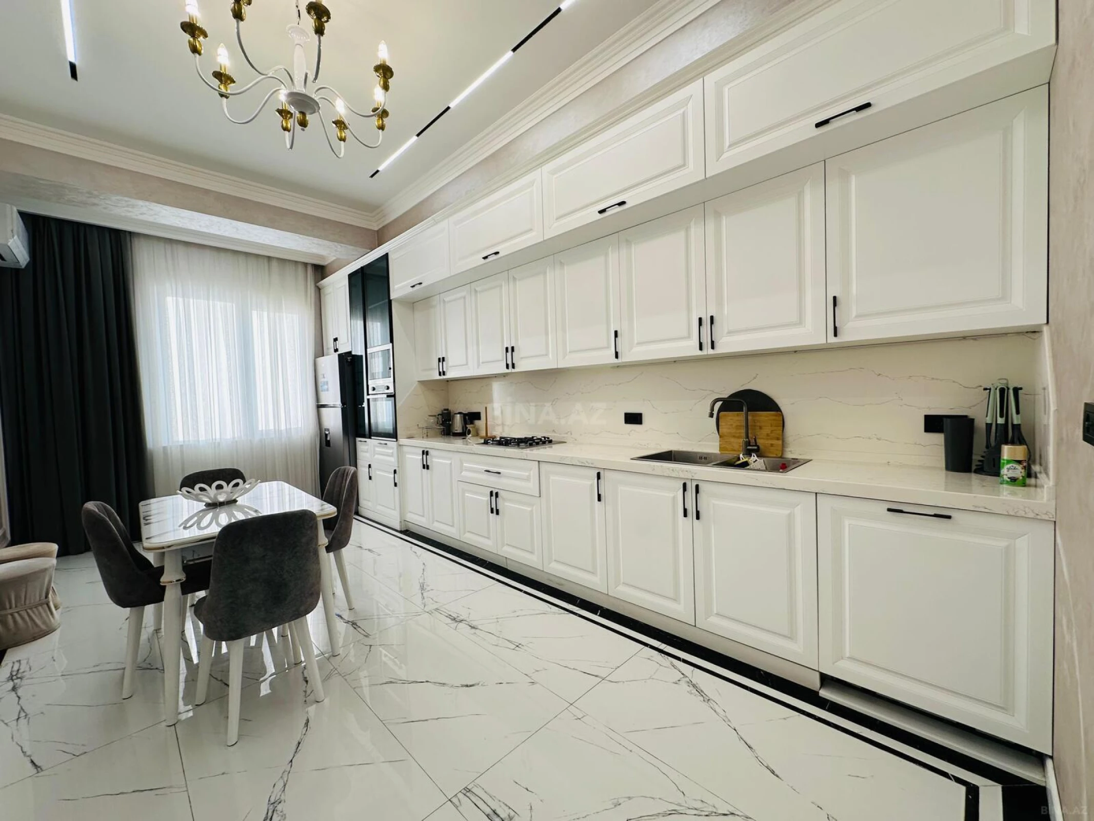 Kirayə verilir 3 otaqlı mənzil 170 m²