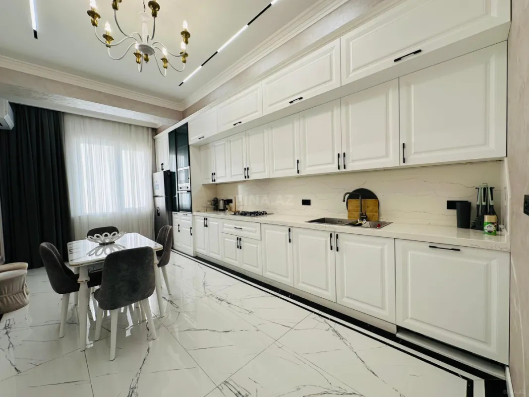Kirayə verilir 3 otaqlı mənzil 170 m²
