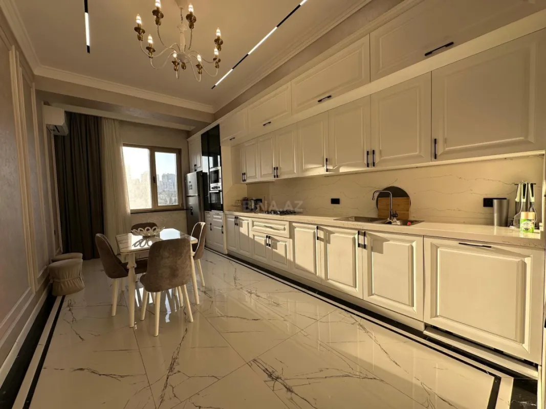 Kirayə verilir 3 otaqlı mənzil 170 m²