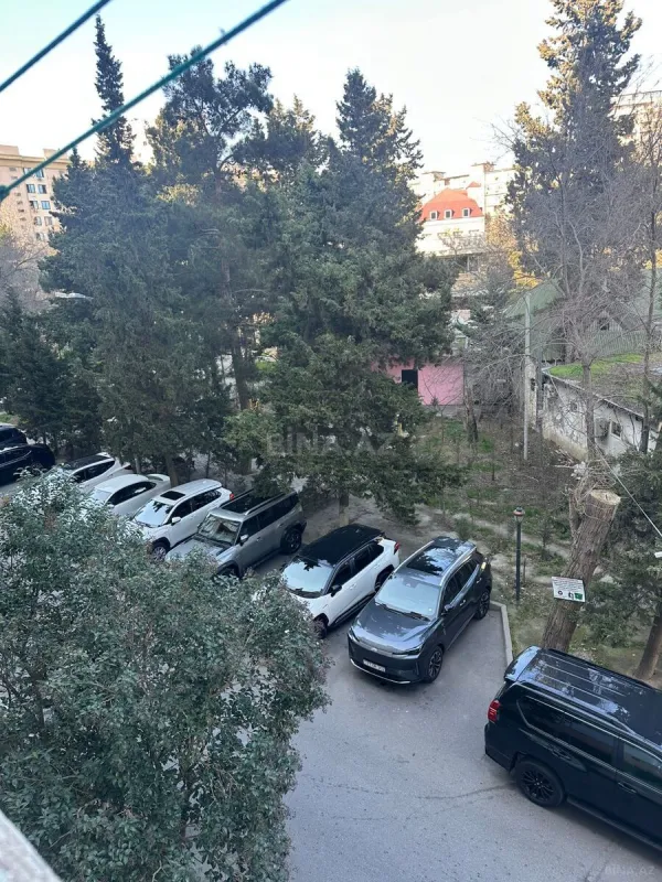 Satılır 4 otaqlı mənzil 100 m²