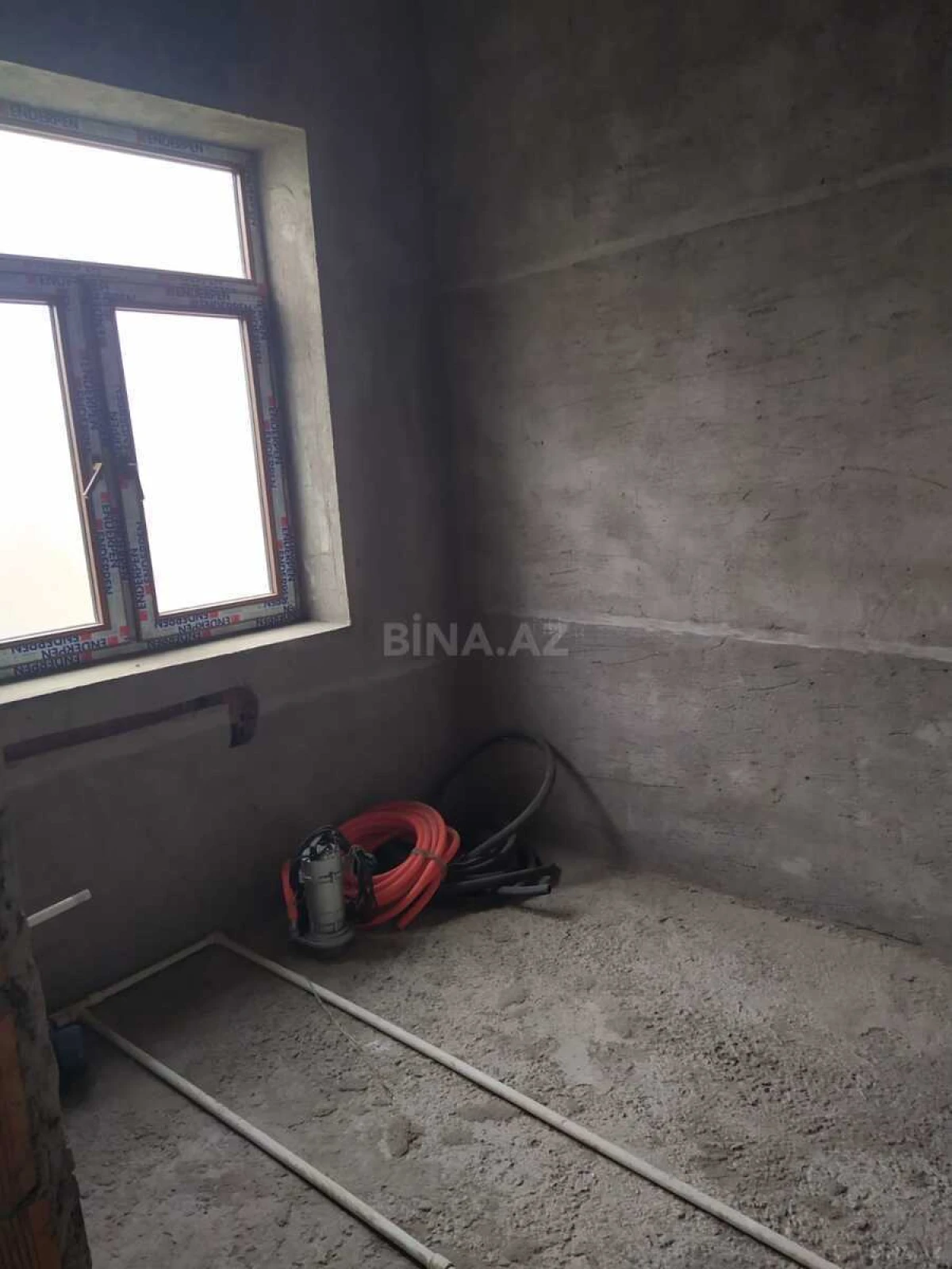 Satılır 8 otaqlı həyət evi 350 m²