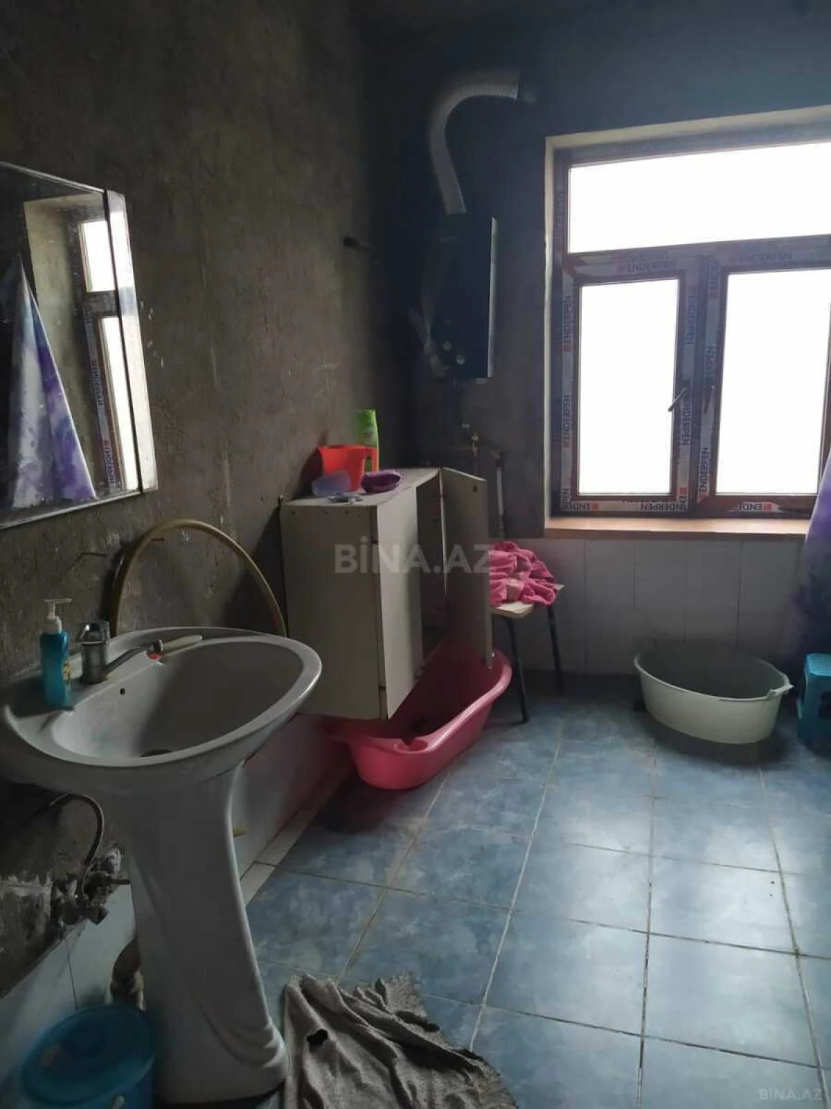 Satılır 8 otaqlı həyət evi 350 m²