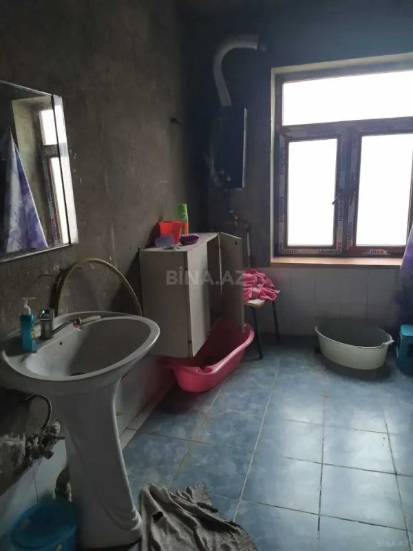 Satılır 8 otaqlı həyət evi 350 m²