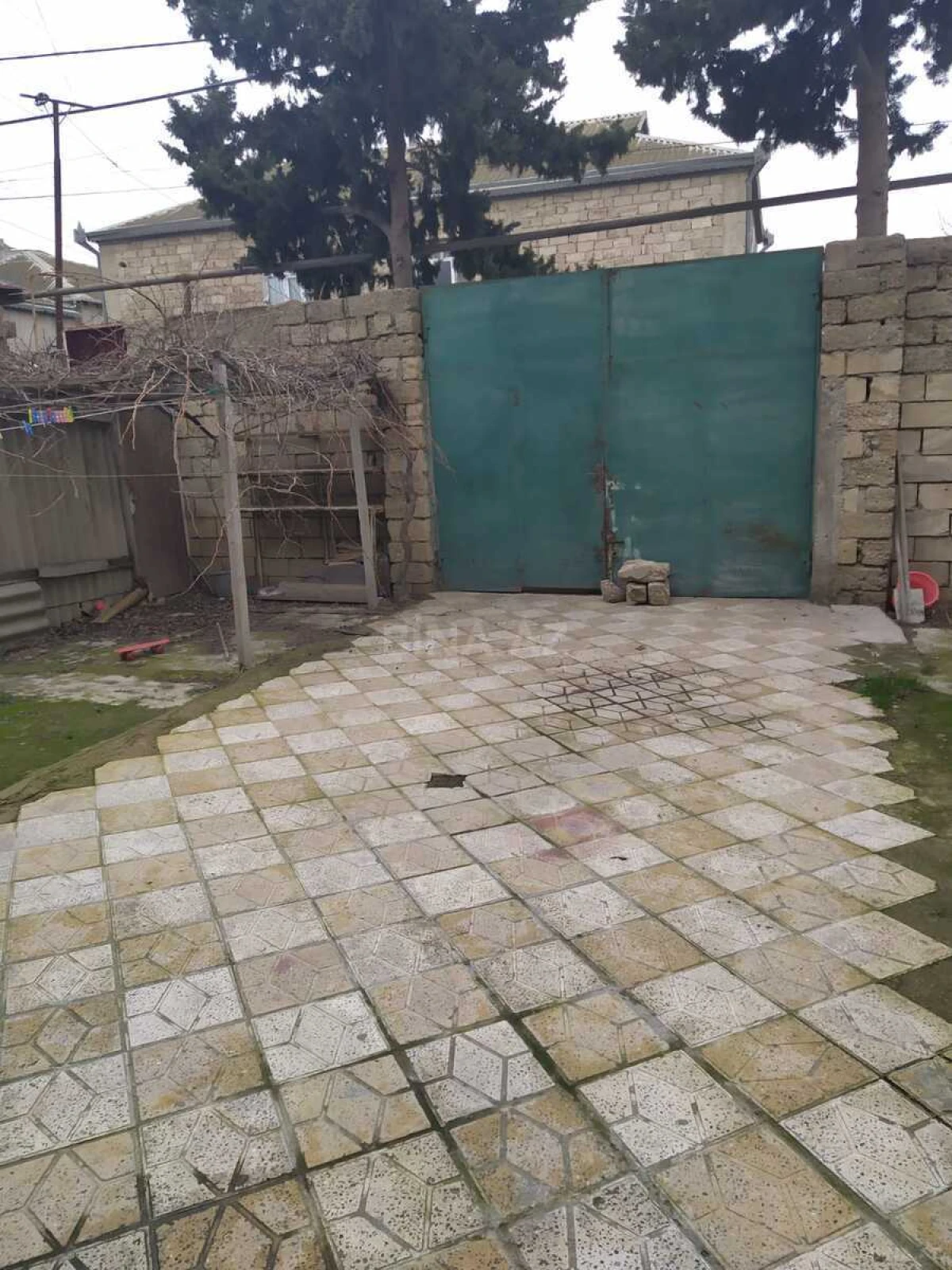 Satılır 8 otaqlı həyət evi 350 m²