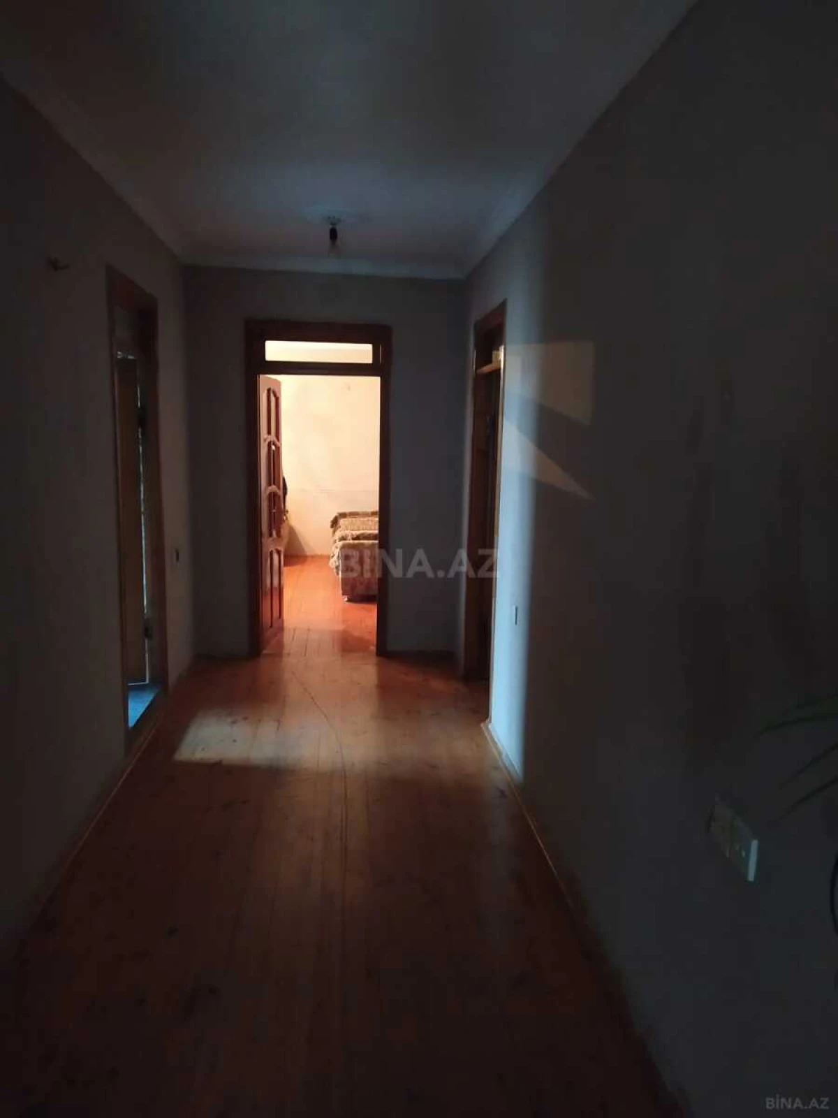 Satılır 8 otaqlı həyət evi 350 m²