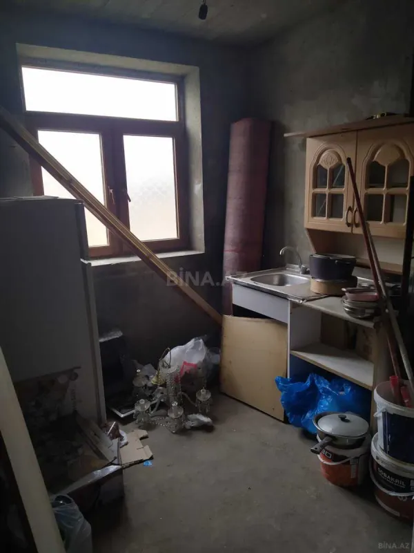 Satılır 8 otaqlı həyət evi 350 m²