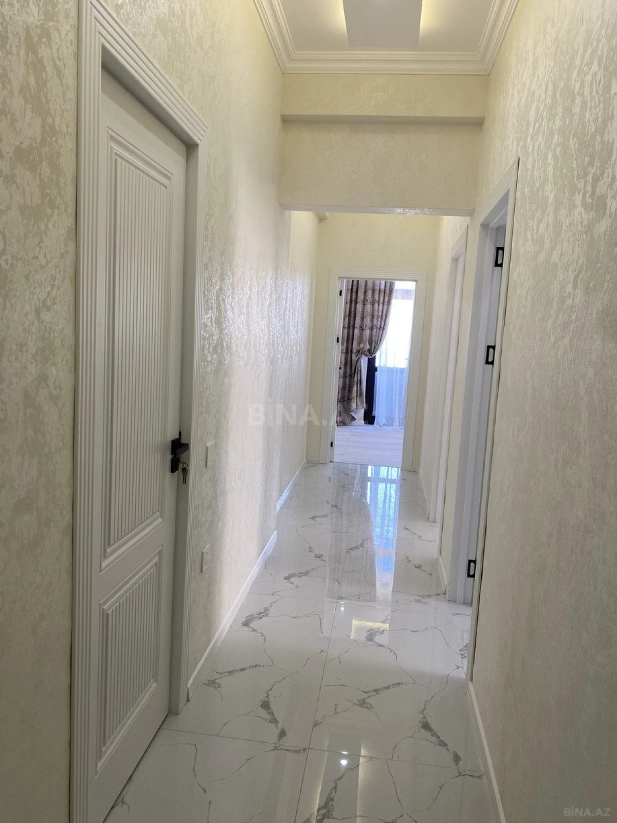 Satılır 2 otaqlı mənzil 74 m²