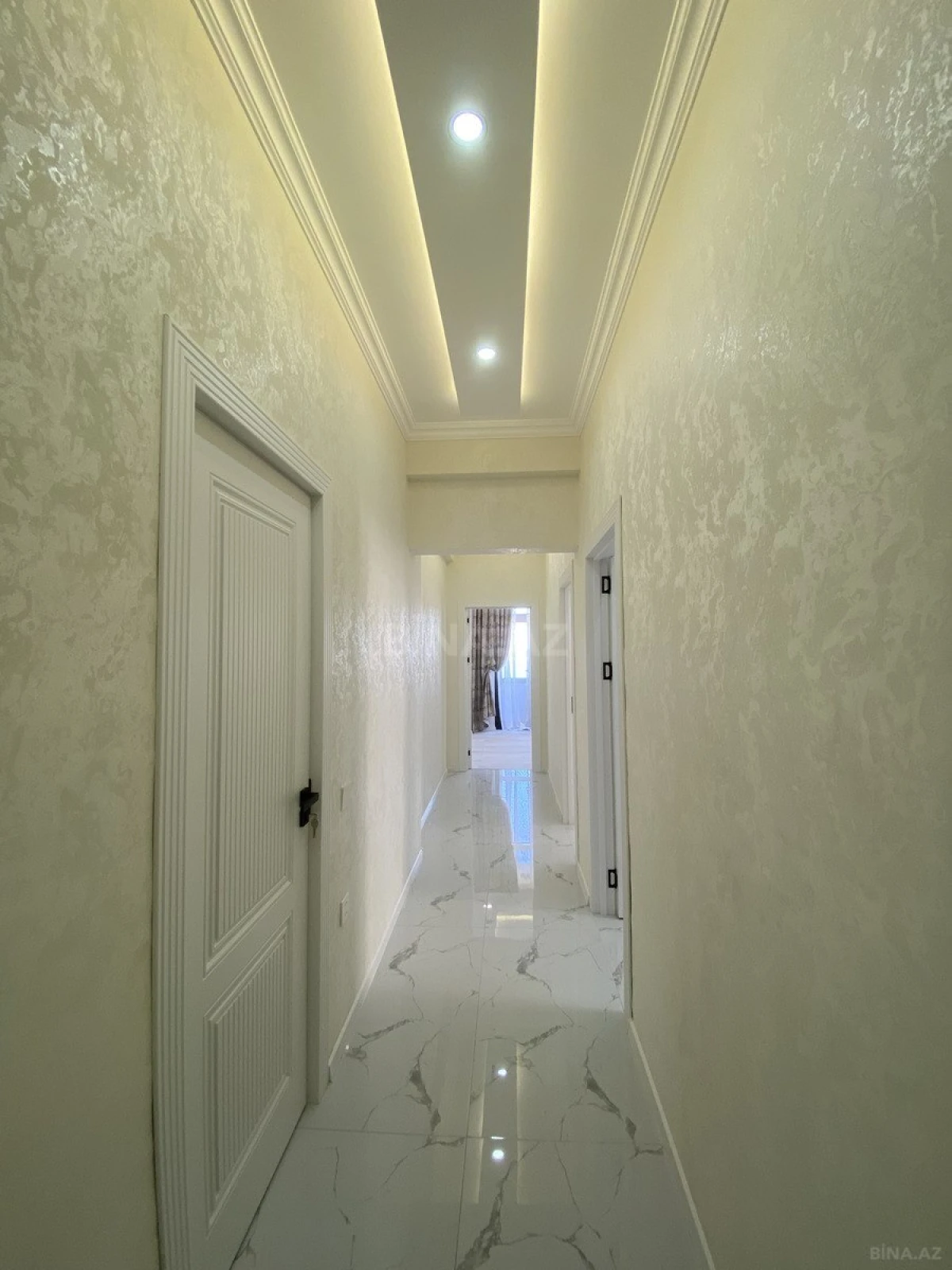 Satılır 2 otaqlı mənzil 74 m²