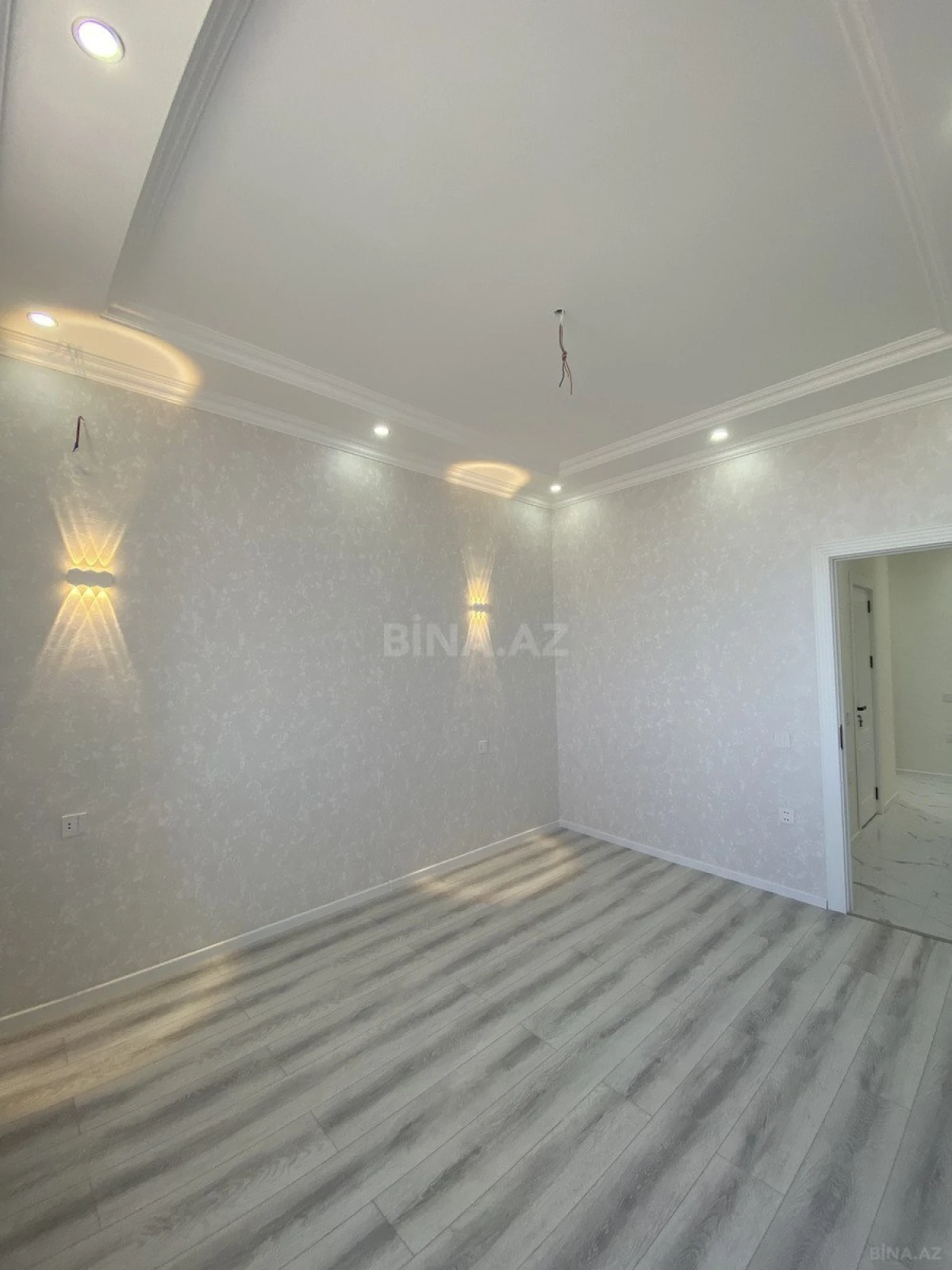 Satılır 3 otaqlı mənzil 92 m²