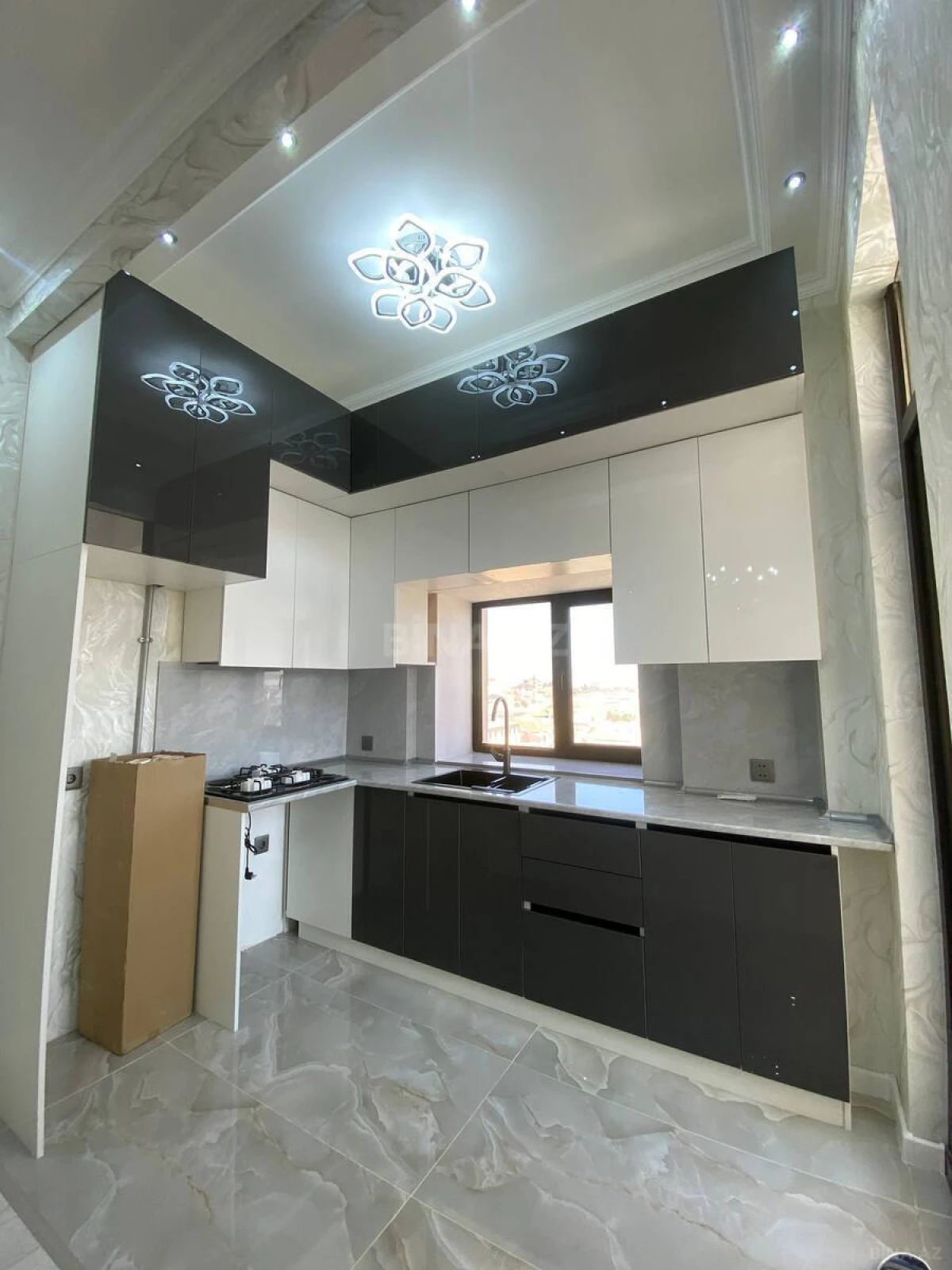 Satılır 3 otaqlı mənzil 83 m²