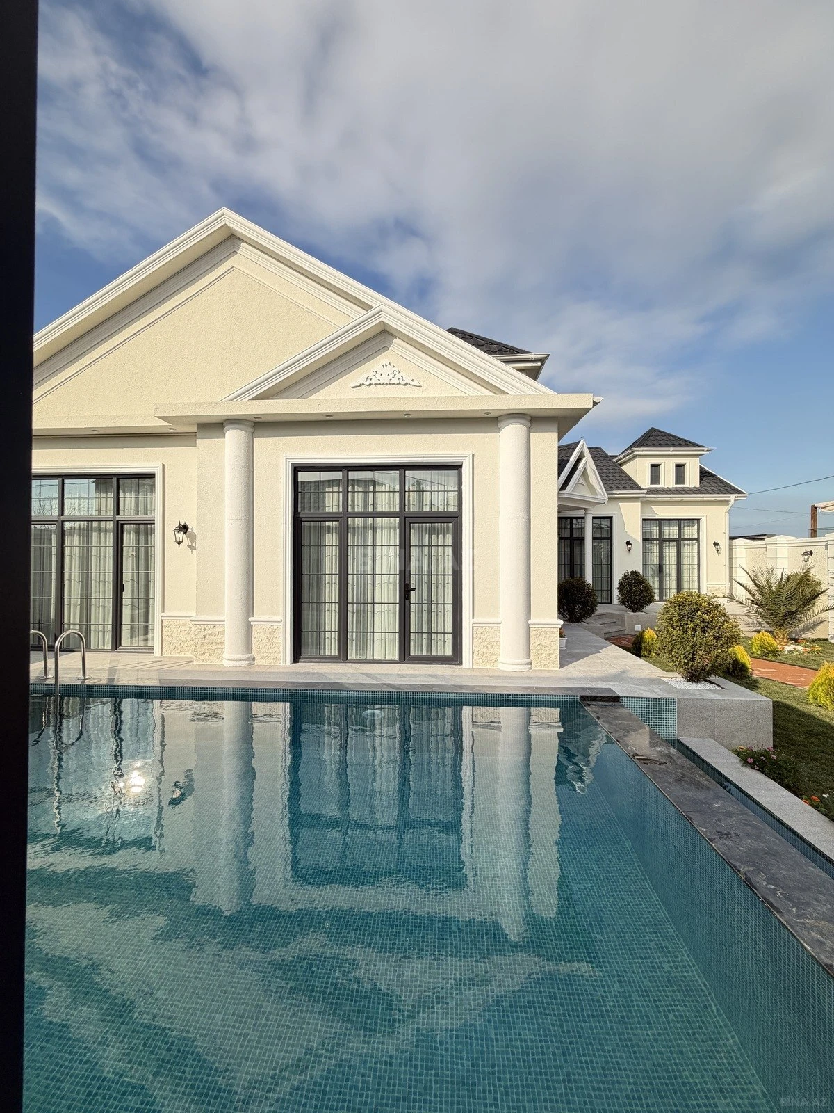 Satılır 4 otaqlı həyət evi 200 m²