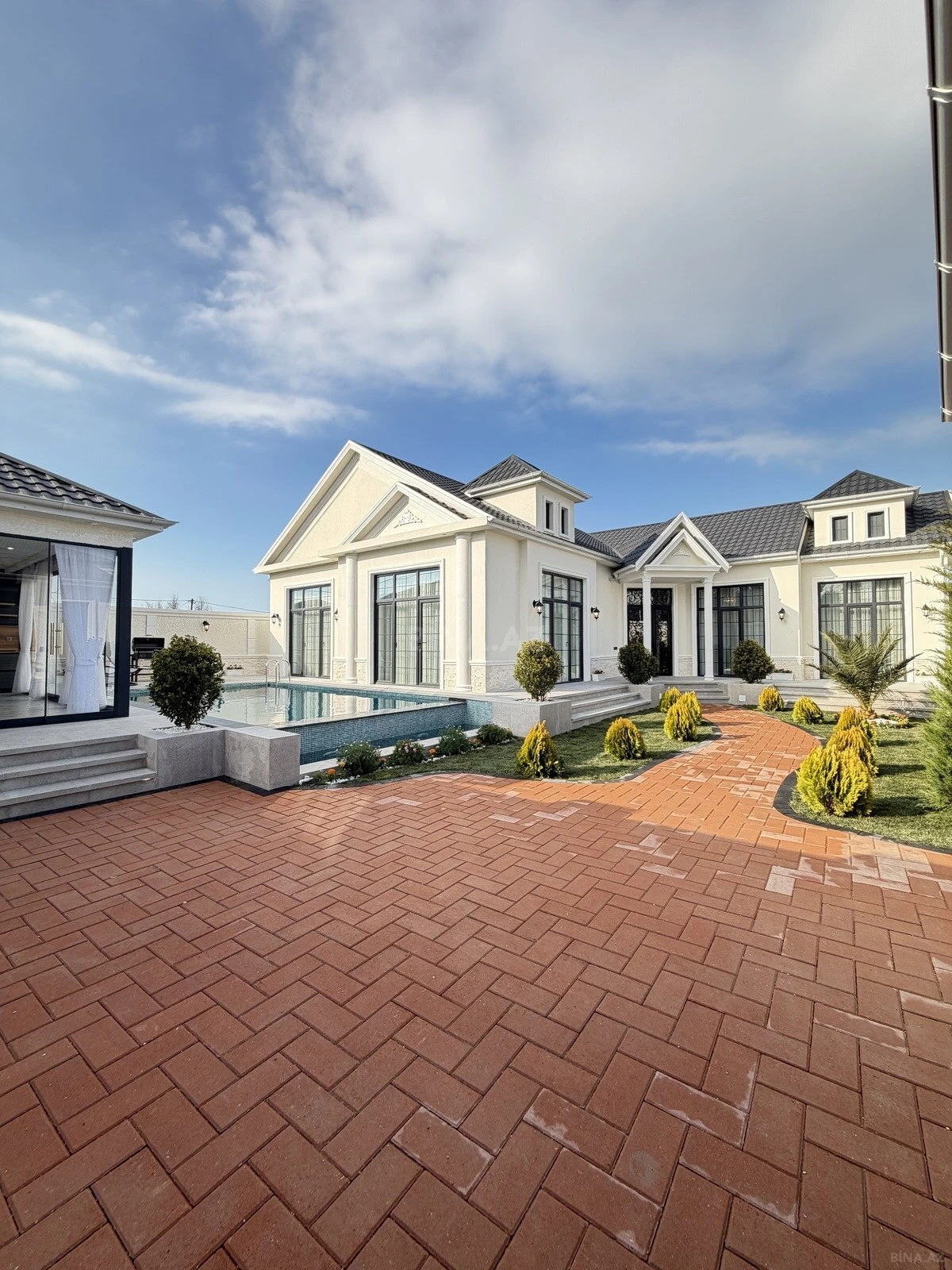 Satılır 4 otaqlı həyət evi 200 m²